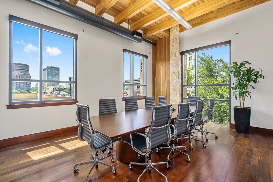 More Photos Of 6150 Sherry Ln, Dallas Office Residential For Sale