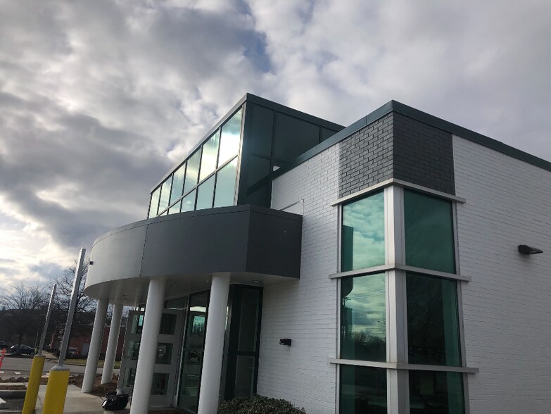 Primary Photo Of 370 E Main St, Hendersonville General Retail For Sale