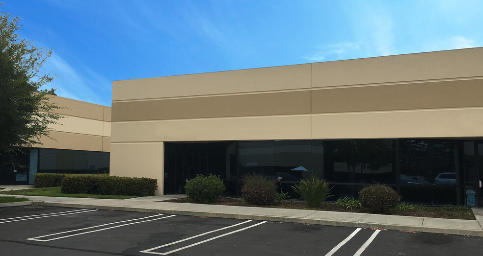 Primary Photo Of 1392 Poinsettia Ave, Vista Manufacturing For Lease