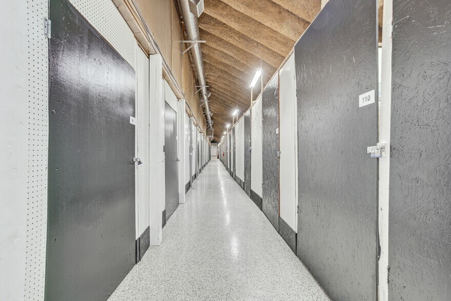 More Photos Of 1550-1560 Rue Michelin, Laval Self Storage For Sale