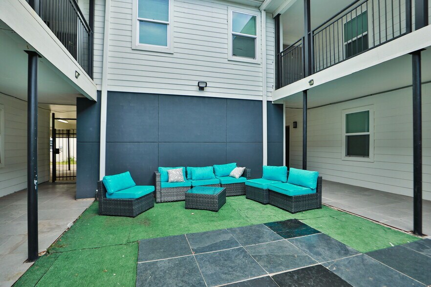 More Photos Of 912 Church St, Galveston Apartments For Sale