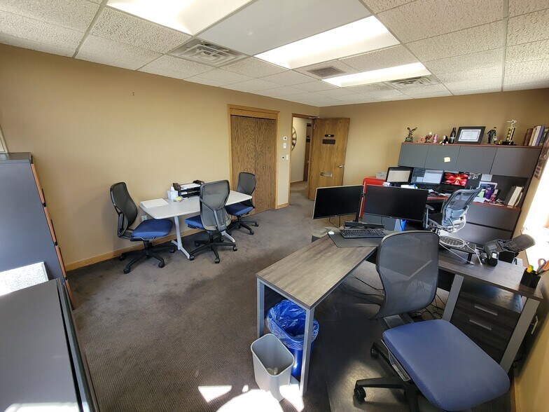 More Photos Of 2500 W 49th St, Sioux Falls Office For Lease
