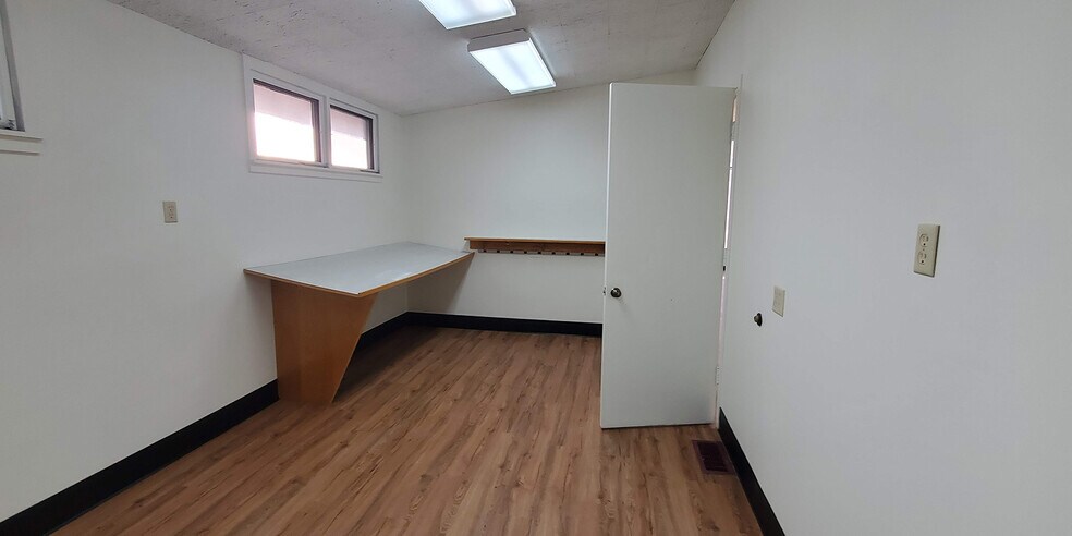 More Photos Of 1734 SW Van Buren St, Topeka Industrial For Sale