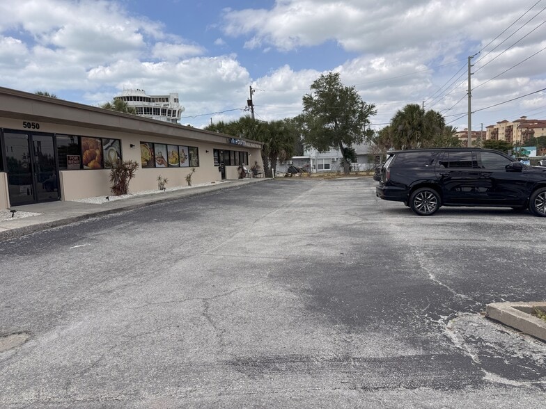 More Photos Of 5050 Gulf Blvd, Saint Petersburg Storefront For Lease
