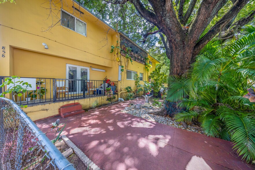 More Photos Of 840-858 NW 4th St, Miami Apartments For Sale