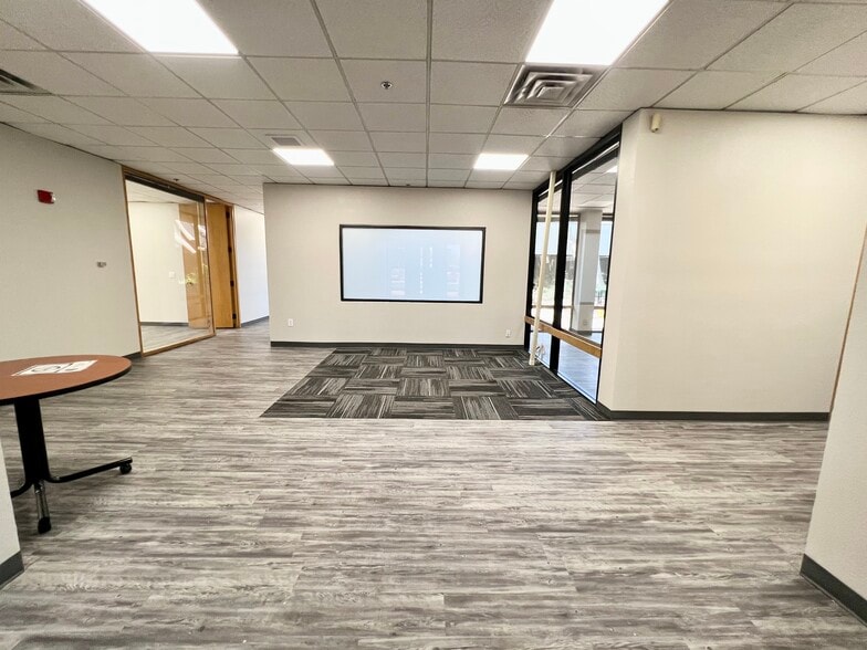 More Photos Of 2525 W Beryl Ave, Phoenix Office For Lease