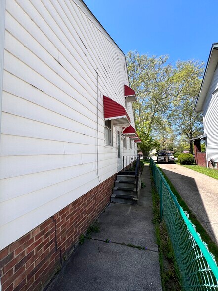 More Photos Of 3127 West Blvd, Cleveland Apartments For Sale