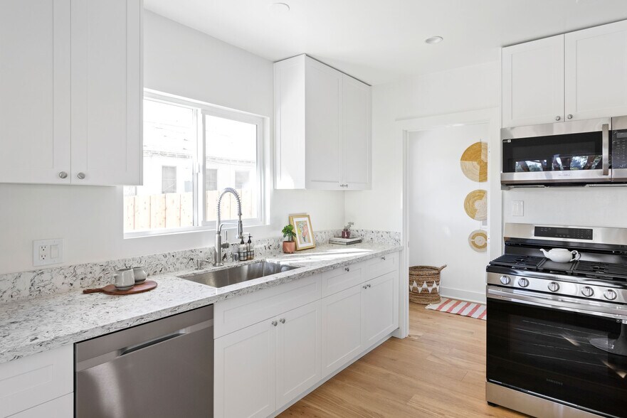 More Photos Of 4363 Eagle Rock Blvd, Los Angeles Multifamily For Sale