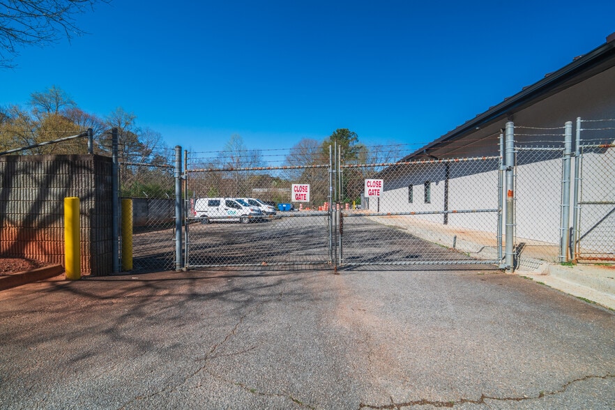 More Photos Of 2370 Justin Trl, Alpharetta Light Manufacturing For Sale