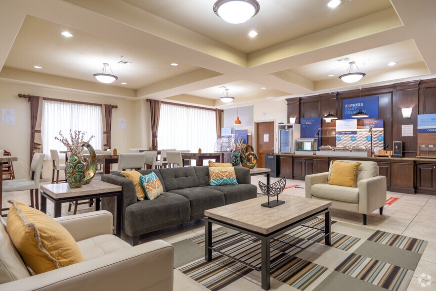 More Photos Of 908 W G St, La Porte Hotel For Sale