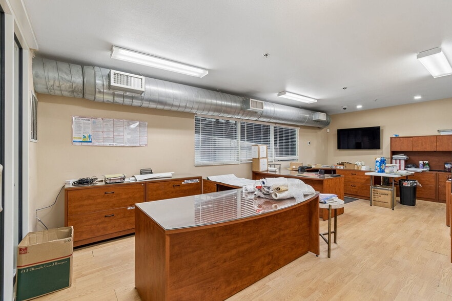More Photos Of 9945 Race Track Rd, Tampa Industrial For Sale
