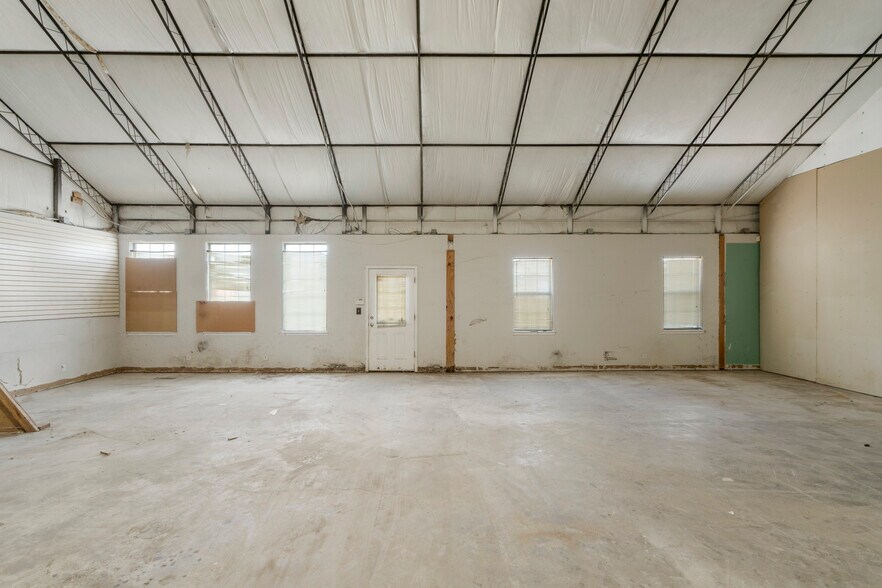 More Photos Of 26400 E 111th St S, Coweta Flex For Sale