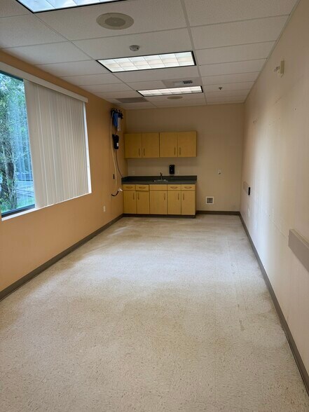 More Photos Of 4237 S Pipkin Rd, Lakeland Medical For Sale