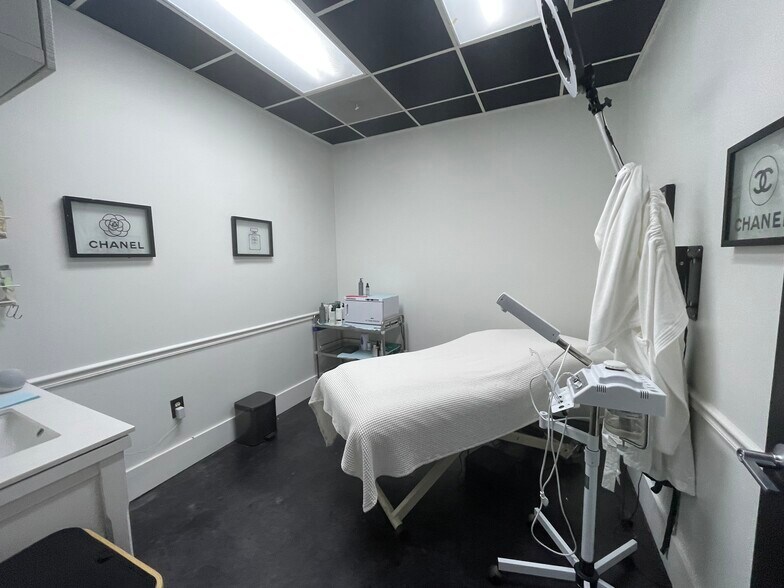 More Photos Of 150 Medical Blvd, Stockbridge Medical For Lease