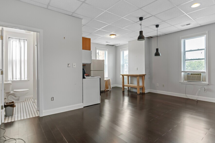 More Photos Of 5500 Harford Rd, Baltimore Freestanding For Sale