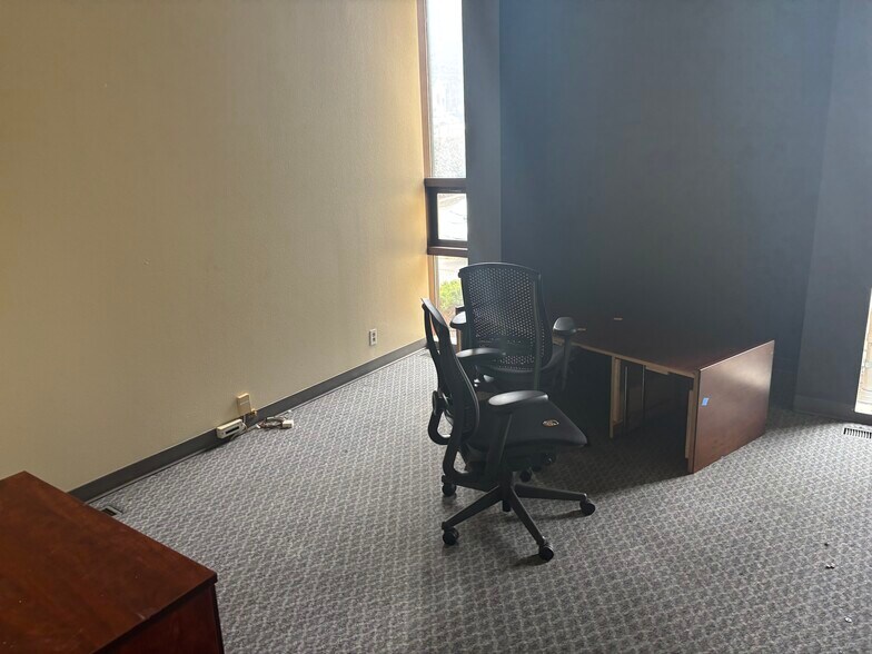 More Photos Of 6628 212th St SW, Lynnwood Office For Lease