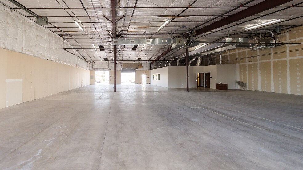 More Photos Of 6001 Techni Center Dr, Austin Distribution For Lease