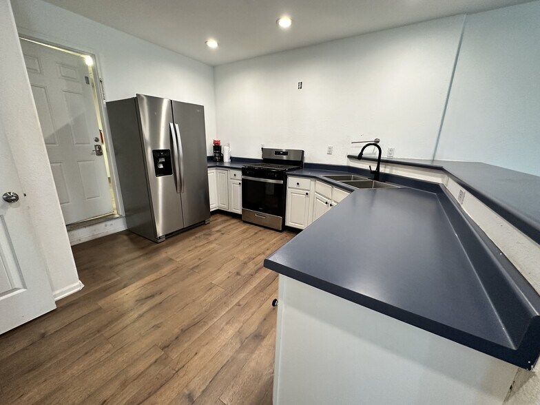 More Photos Of 2201 Lake Ave, Thornton Warehouse For Sale