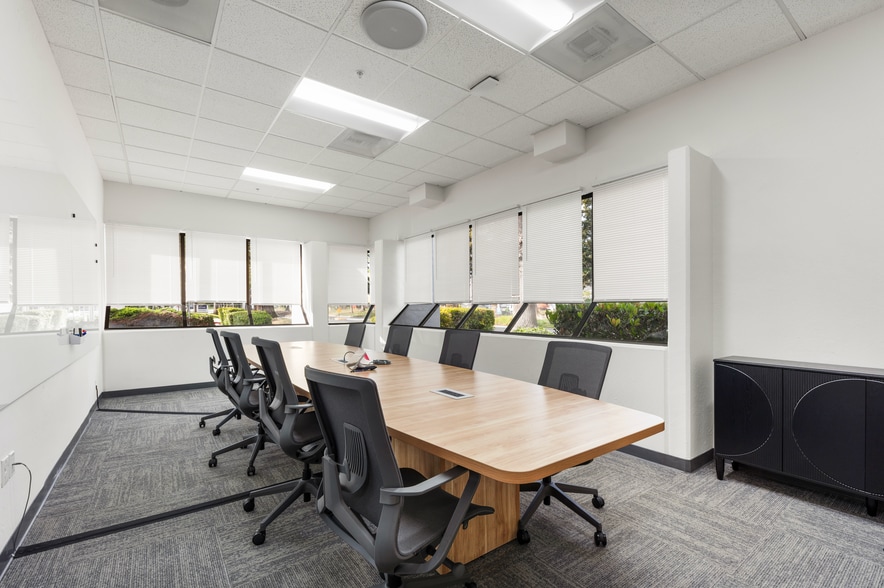 More Photos Of 440-456 Oakmead Pky, Sunnyvale Research And Development For Lease