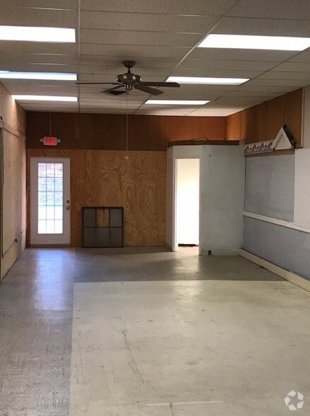 More Photos Of 1215 Sam Houston Ave, Huntsville Storefront Retail Office For Lease