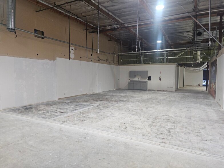 More Photos Of 94 W Cochran St, Simi Valley Research And Development For Sale