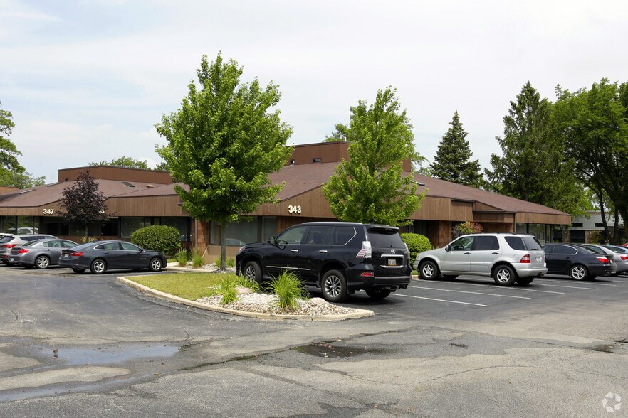 More Photos Of 16W343 83rd St, Burr Ridge Unknown For Lease