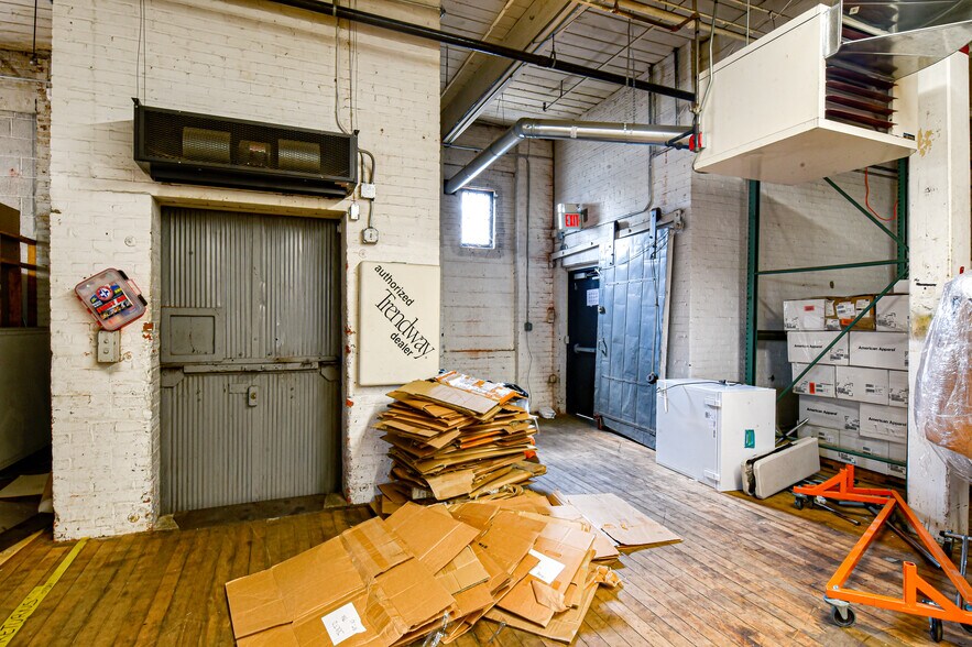 More Photos Of 2 Aspen Pl, Passaic Showroom For Lease