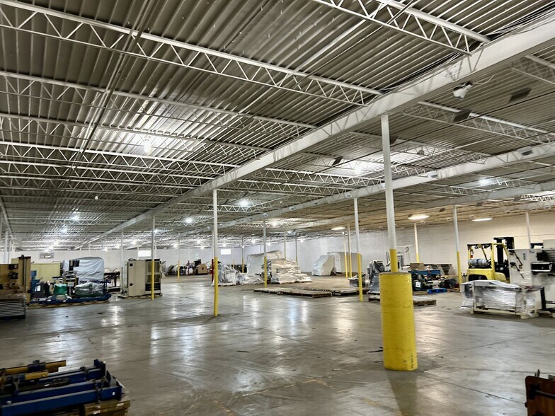 More Photos Of 729 Chapman Ave, Neenah Warehouse For Sale