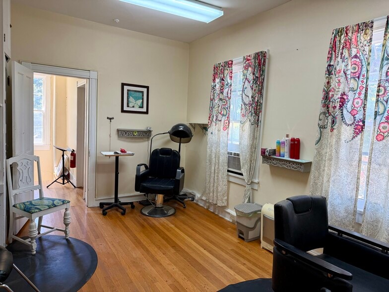 More Photos Of 209 E Boscawen St, Winchester Storefront Retail Residential For Lease