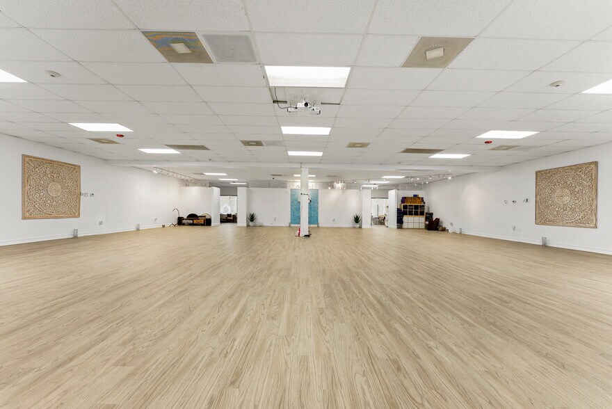 More Photos Of 2000 N Federal Hwy, Delray Beach General Retail For Lease