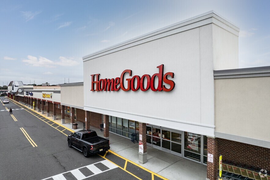 More Photos Of 1026-1140 Broad St, Shrewsbury Unknown For Lease