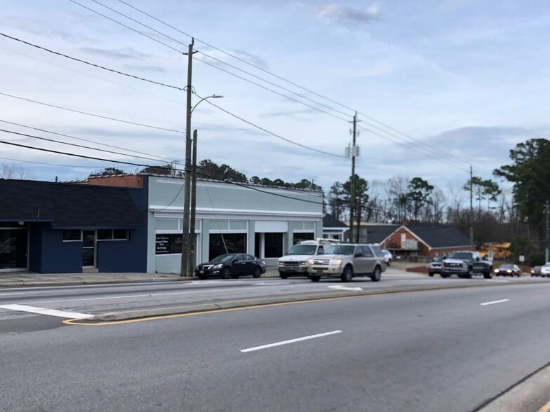More Photos Of 716 S Main St, Lillington Storefront For Lease