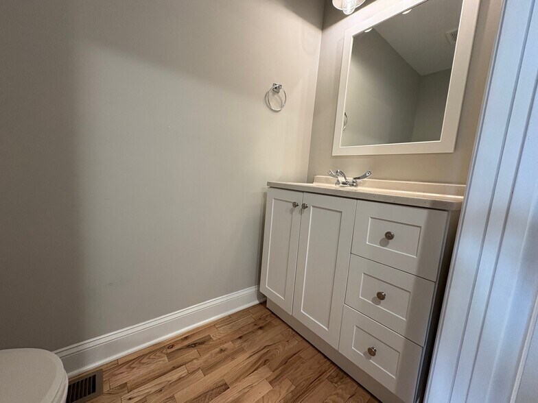 More Photos Of 413 Eastern Blvd, Essex Office Residential For Sale