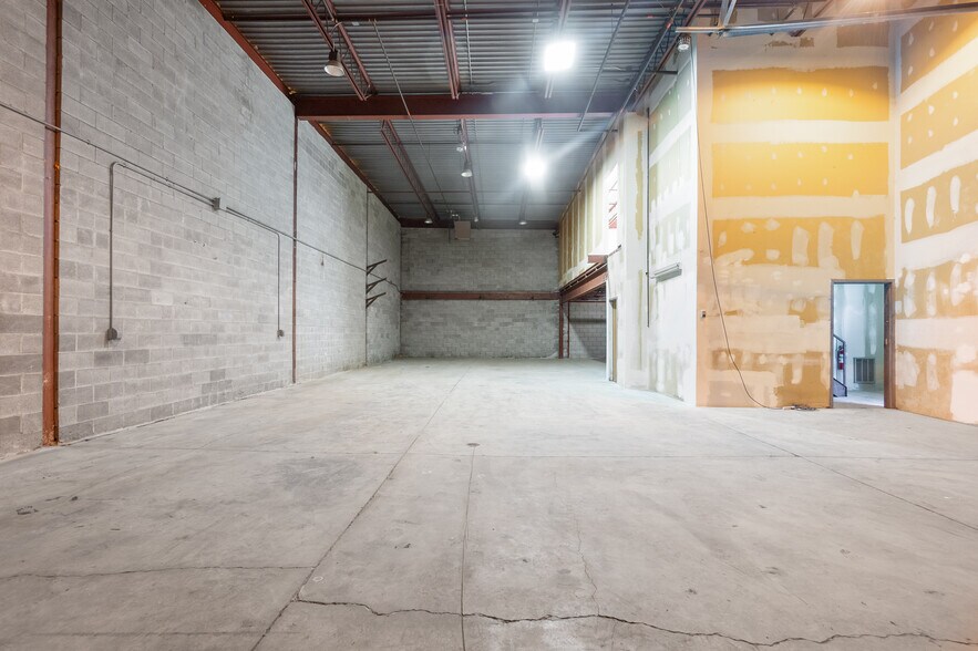 More Photos Of 403-409 Rue Saint-Roch, Montréal Warehouse For Lease