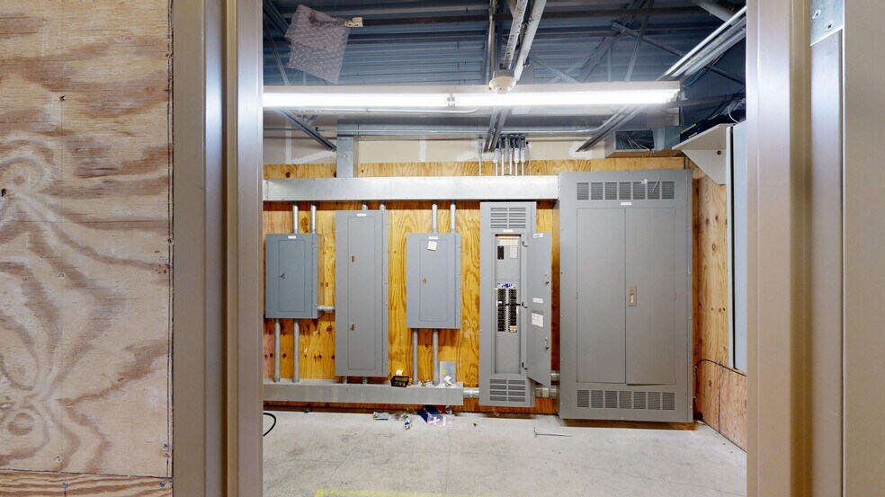 More Photos Of 14941 South Ave, Columbiana General Retail For Sale