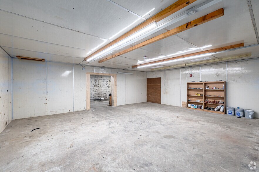 More Photos Of 483 Belmont Ave, Springfield Freestanding For Lease