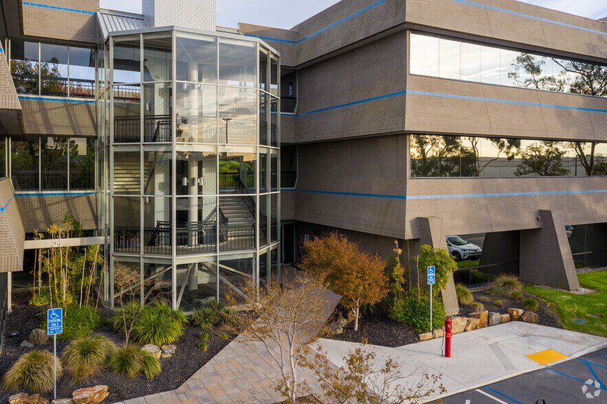 More Photos Of 3625 Del Amo Blvd, Torrance Office For Lease