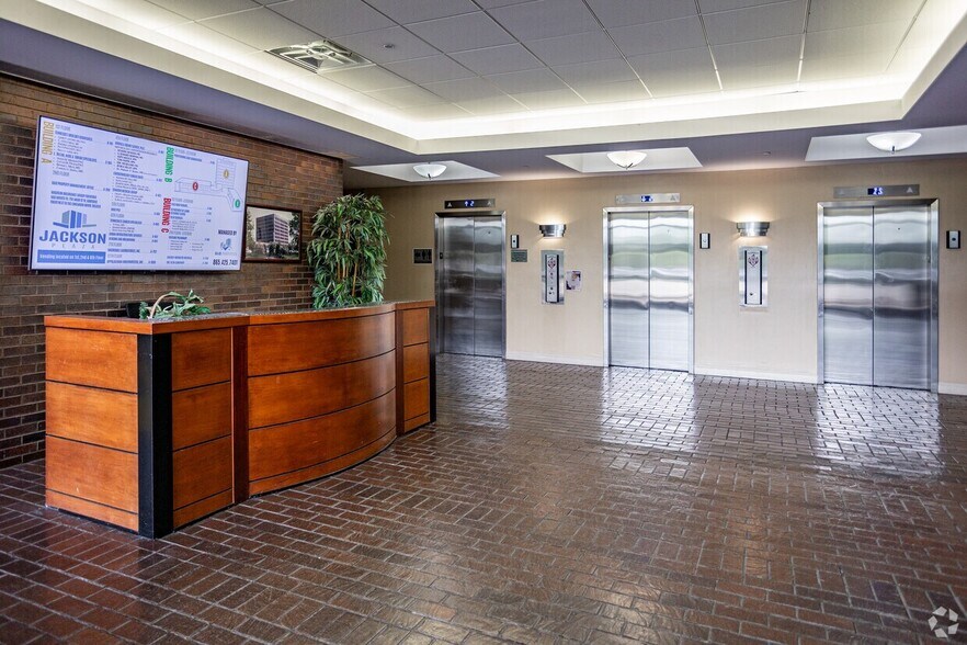 More Photos Of 800 Oak Ridge Tpke, Oak Ridge Medical For Lease