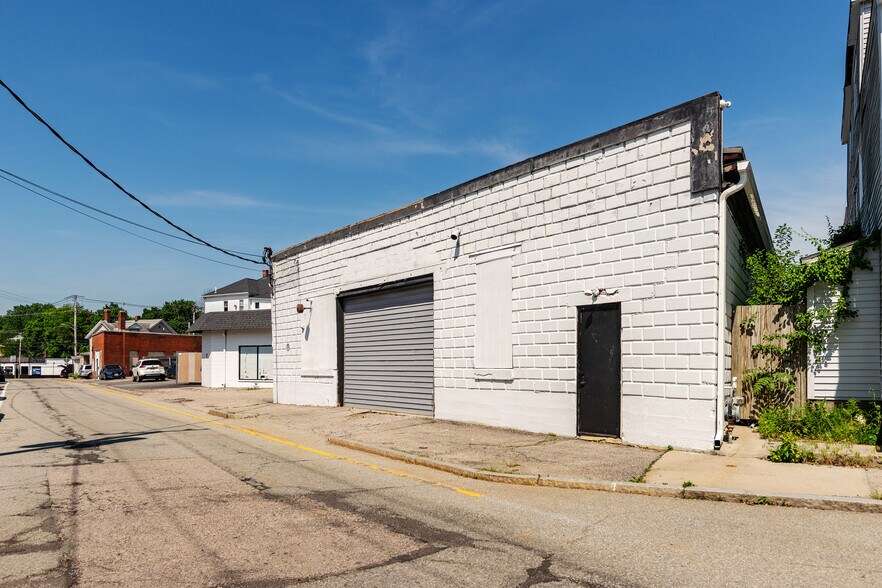 More Photos Of 75 Roberts St, West Warwick Showroom For Sale