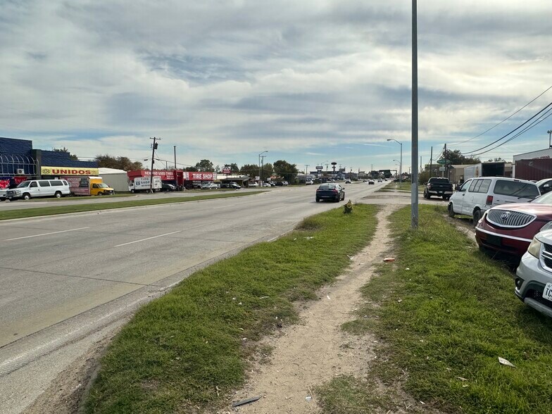 More Photos Of 10411 Harry Hines Blvd, Dallas Auto Dealership For Lease