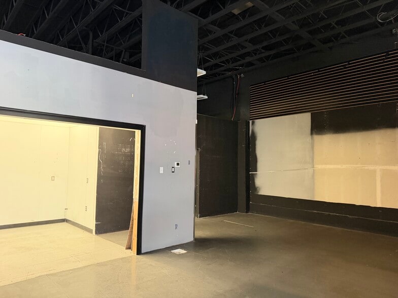 More Photos Of 900 13th Ave SW, Quincy Storefront Retail Office For Lease