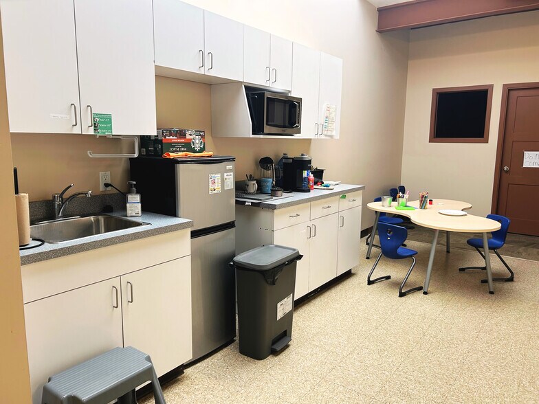 More Photos Of 10525 116 St NW, Edmonton Medical For Lease