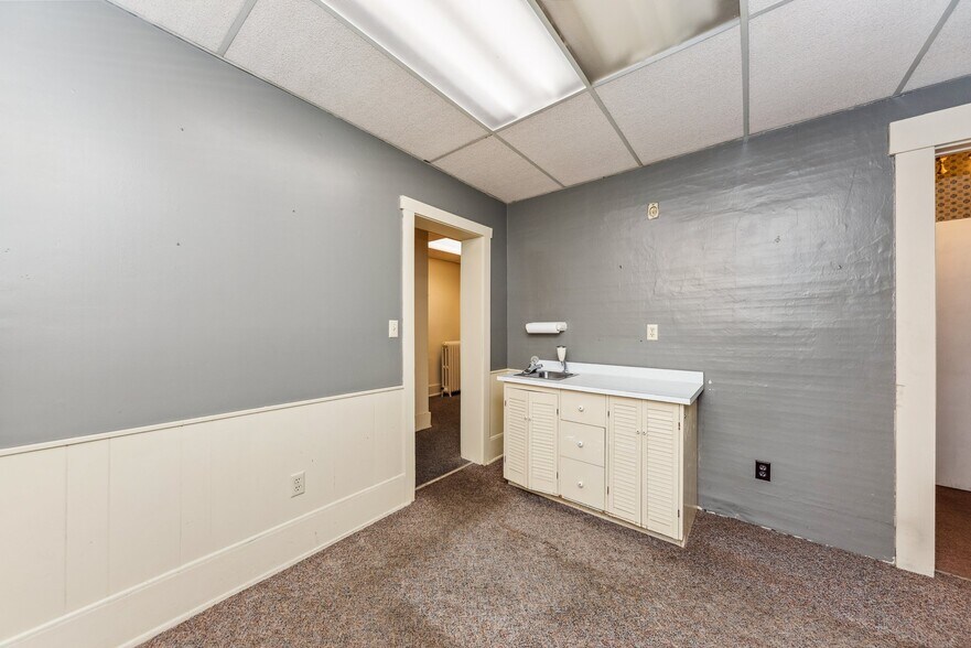 More Photos Of 301 N Main St, Georgetown Healthcare For Sale