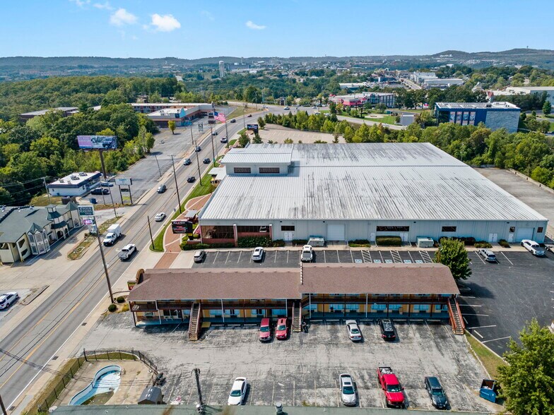 More Photos Of 1325 W Highway 76, Branson Hotel For Sale