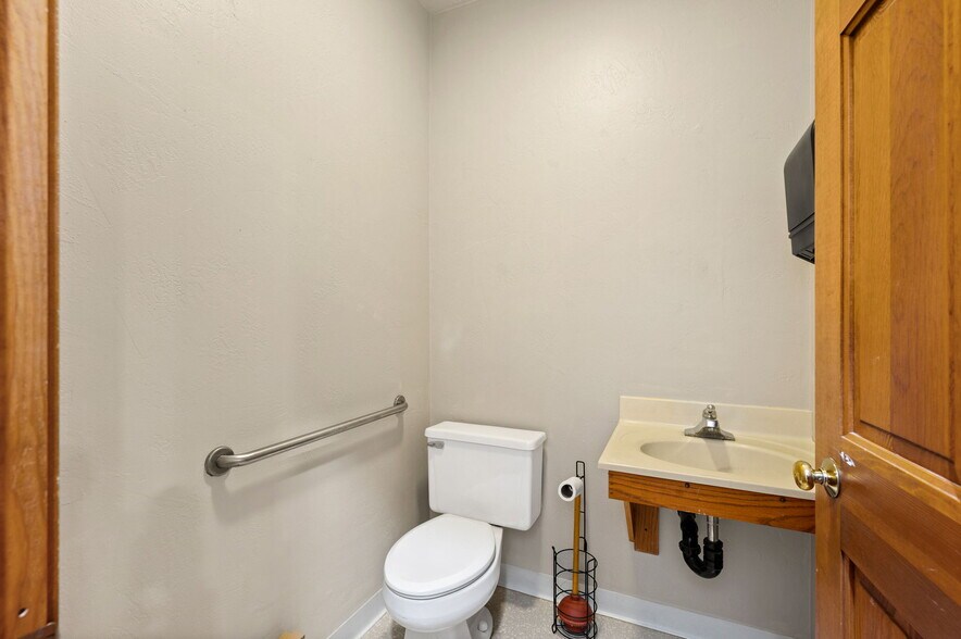 More Photos Of 9331 Spring Rd, Fish Creek Storefront For Sale