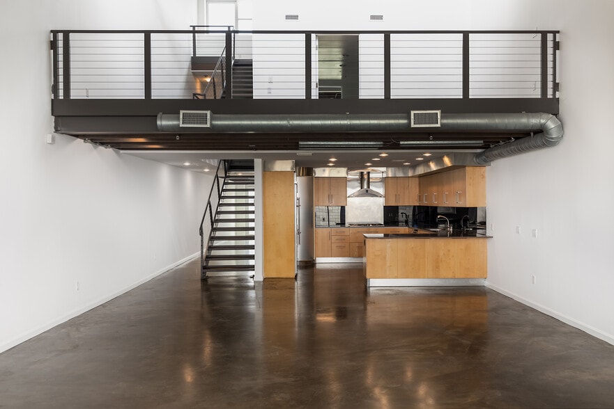 More Photos Of 2100 Abbot Kinney Blvd, Venice Office For Lease