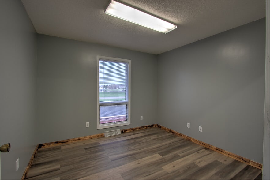 More Photos Of 111 4th Ave, Pease Flex For Sale
