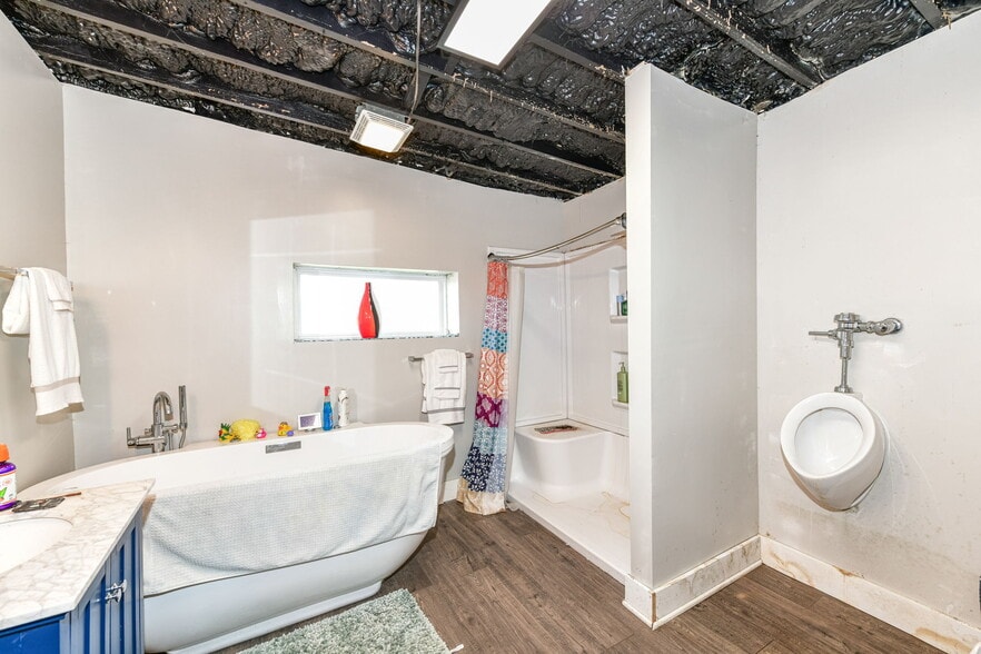 More Photos Of 2421 Central Ave, Indianapolis Office For Sale