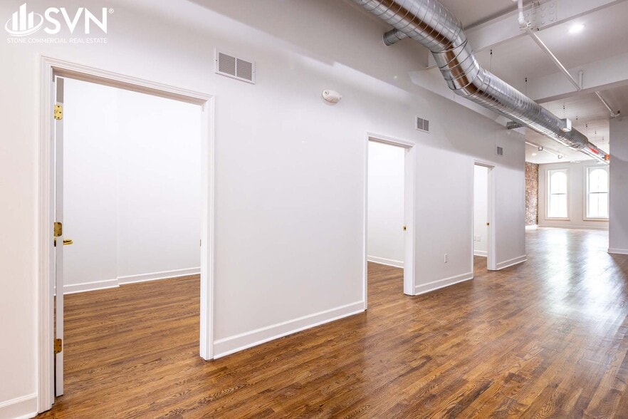More Photos Of 127-129 W Main St, Lexington Storefront Retail Office For Lease