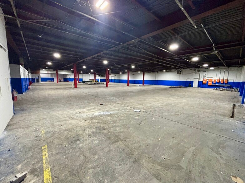 More Photos Of 315 N 9th St, St Charles Distribution For Lease